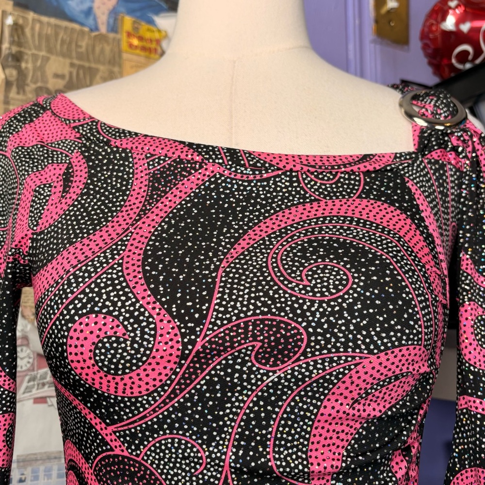 Y2K Swirl Asymmetrical Ring Top - Picture 2 of 8